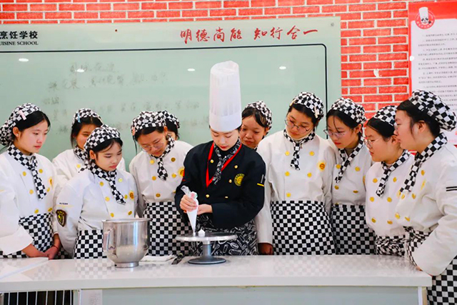 初中成绩不理想、升学无望！辍学打工不可取！选择职业教育大有可为！