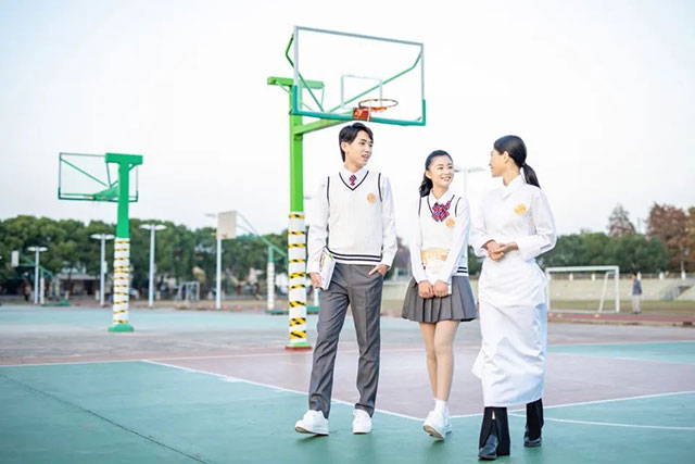 升学压力大？学校不满意？可以考虑转学来临沂新东方！