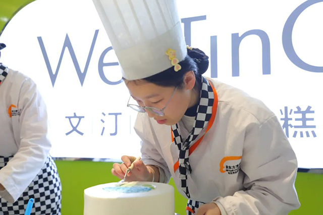 避坑指南！学西点：为何系统培训比当学徒更靠谱？这4个真相让我后背发凉！