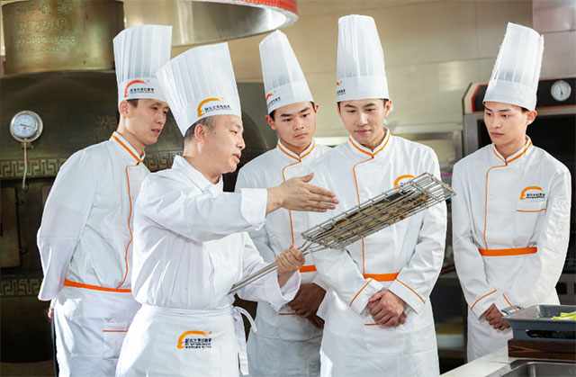 高中生别死磕课本了！学厨师的这5大优势，让你赢在职业起跑线！