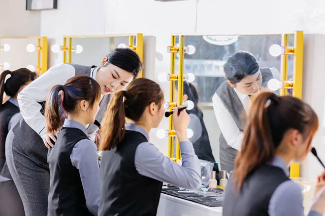 【热门专业】初高中生学形象设计专业优势尽显，就业前景广阔，薪资待遇优厚！