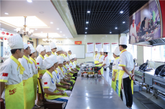 在学校学厨师要用到很多食材吗？