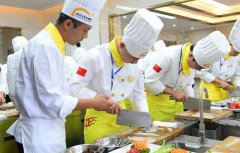 世上没有简单的事，学厨师也要下功夫