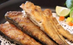 煎鱼总是粘锅，多加这一步，不破皮不粘锅