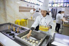 学厨师，啥时候都不算晚！迈出这一步，成功等着你！