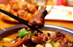 有不爱吃鸡的临沂人？临沂人必会的炒鸡，大厨直播教你做