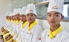 埋头苦读十几年，为什么不如学两年厨师挣得多？