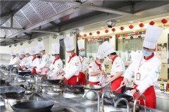 如此好的餐饮势头，你还没选择临沂新东方烹饪学校？