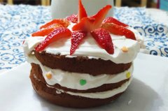 【厨艺学堂】草莓裸蛋糕