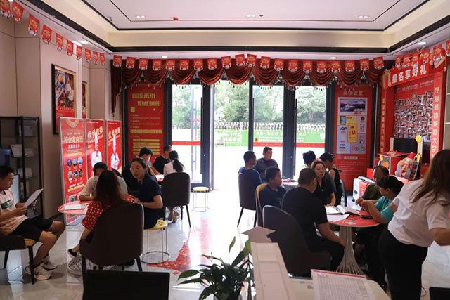 绩不理想，上高中有压力，未来出路在哪里？家长和学子纷纷选择这所学校
