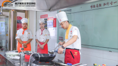 从大师进校园，看临沂新东方烹饪学校校企共建班，就业有保障！